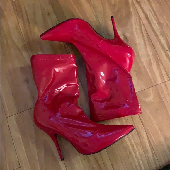 Red boots - Picture 2 of 3